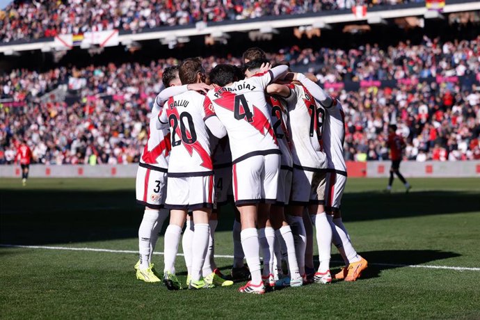 Isi Palazon of Rayo Vallecano celebrates a goal with teammates during the Spanish League, LaLiga EA Sports, football match played between Rayo Vallecano and RCD Mallorca at Estadio de Vallecas on January 11, 2026, in Madrid, Spain.