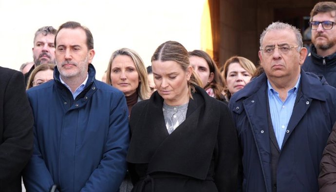 La presidenta del Govern, Marga Prohens, en el minuto de silencio por el accidente ferroviario en Córdoba