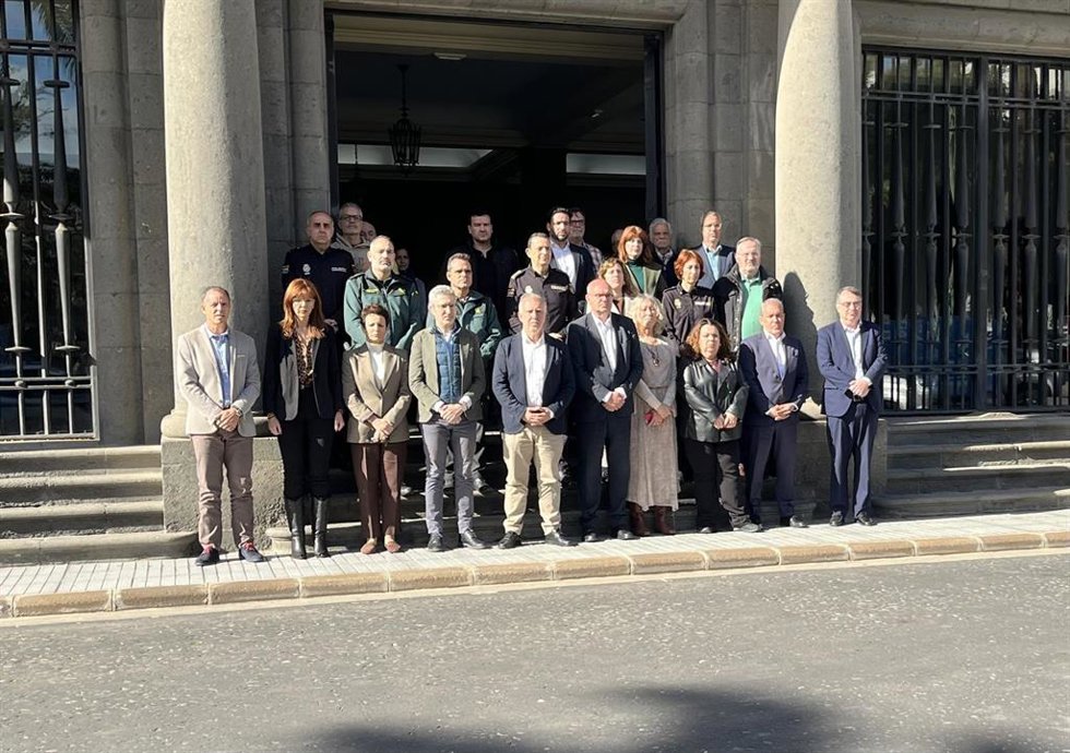 El ministro de Política Territorial, Ángel Víctor Torres, durante el minuto de silencio celebrado en la sede de la Delegación del Gobierno en Las Palmas de Gran Canaria