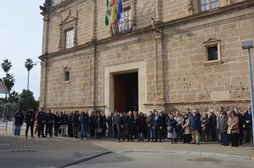 Minuto de silencio ante el Parlamento de Andalucía por el accidente de tren en Adamuz (Córdoba).