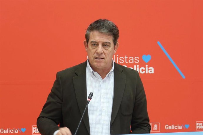 El secretario xeral del PSdeG, José Ramón Gómez Besteiro, en rueda de prensa