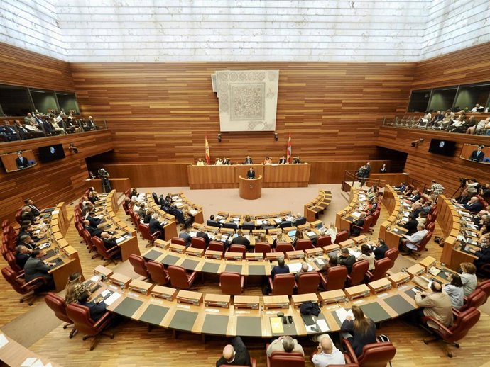 Las Cortes de CyL votarán el miércoles el techo de gasto preceptivo para el PGC de 2026 con PSOE y Vox en el aire