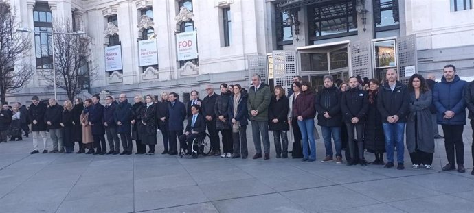 Cibeles se une ante el dolor con mensajes a la responsabilidad y contra "los bulos".