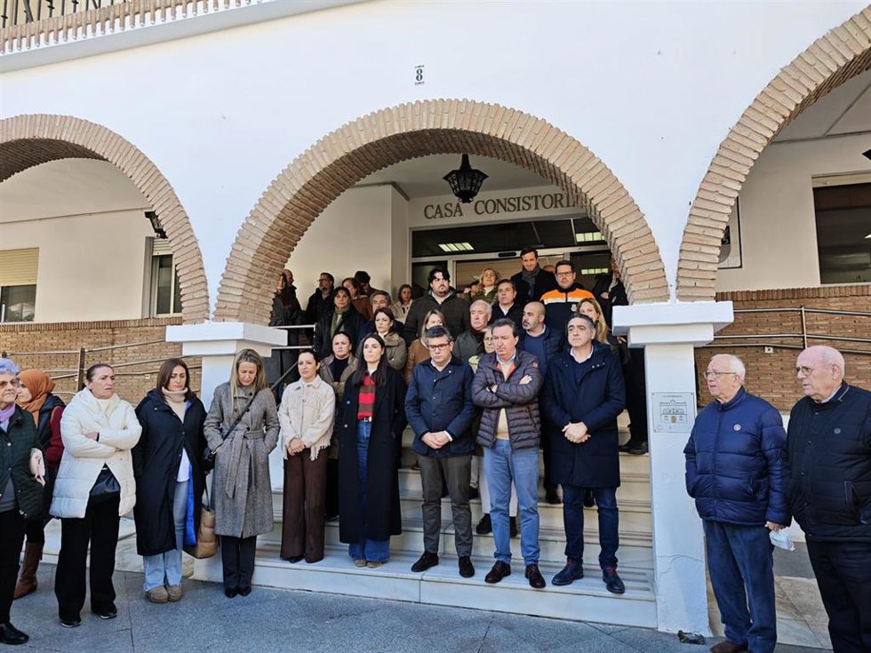 Minuto de silencio a las puertas del Ayuntamiento de Lepe.