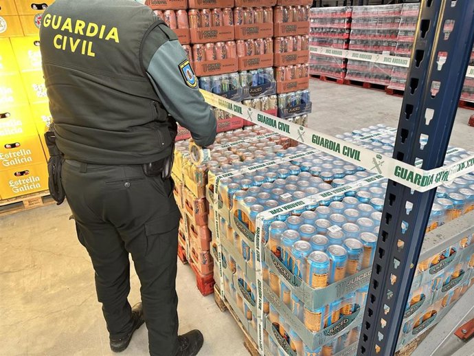 Bebidas intervenidas en una distribuidora de Sanxenxo (Pontevedra).