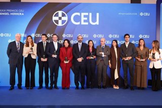 Foto de familia de los Premios CEU Ángel Herrera 2026.