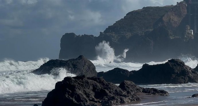 Archivo - Oleaje en la costa de Bizkaia
