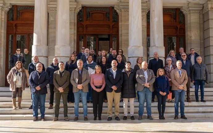 Minuto de silencio en Cartagena por el accidente ferroviario en Adamuz (Córdoba)