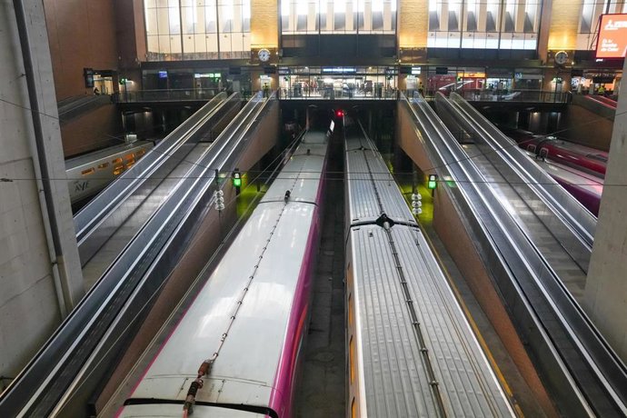 Trenes parados y andenes vacíos en en la estación de Santa Justa de Sevilla. A 19 de enero de 2026, en Sevilla (Andalucía, España). 