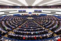 El Parlamento Europeo guarda un minuto de silencio por las víctimas del accidente ferroviario de Adamuz