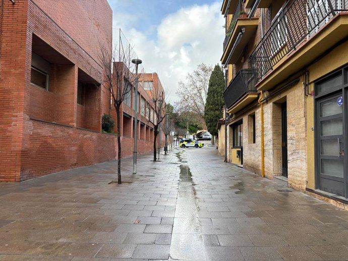La zona en la que se ha producido una fuga de gas que ha obligado a confinar la escuela Isidre Martí de Esplugues de Llobregat (Barcelona)