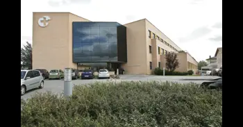 Un herido tras la colisión de dos turismos en la calle Chile con la LO-20, en Logroño