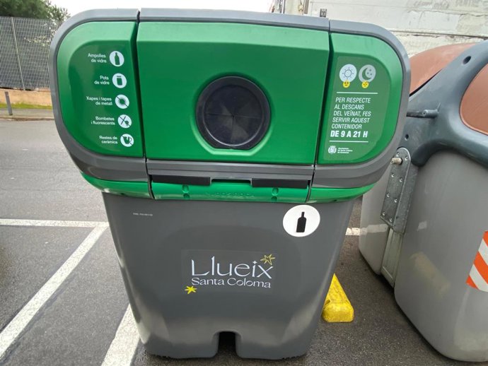Nou contenidor de vidre de Santa Coloma de Gramenet (Barcelona)