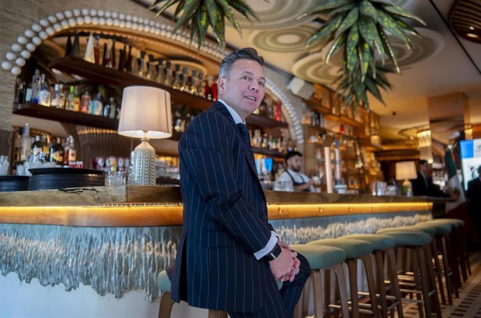 El gobernador de Jalisco, Pablo Lemus, durante la entrega del Distintivo T al restaurante Bakan, a 19 de enero de 2026, en Madrid (España). 