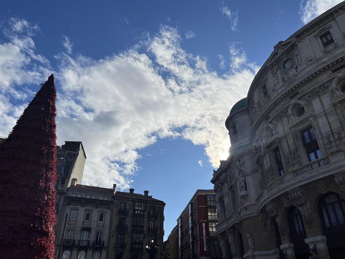 Nube en forma de arco en Bilbao