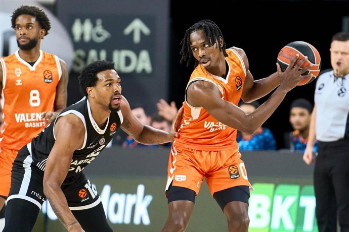 Duelo entre Valencia Basket y Partizan Belgrado en el Roig Arena de Valencia