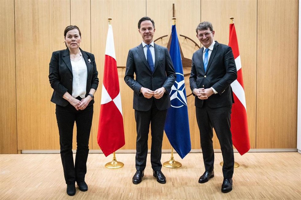 La ministra de Exteriores de Groenlandia, Vivian Motzfeldt, el secretario general de la OTAN, Mark Rutte, y el ministro de Defensa de Dinamarca, Troels Lund Poulsen.
