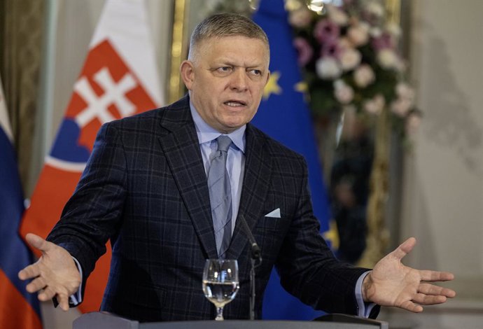 08 de janeiro de 2026, Eslováquia, Bratislava: O primeiro-ministro eslovaco Robert Fico fala durante uma coletiva de imprensa conjunta com o primeiro-ministro tcheco Andrej Babis (não fotografado) em Bratislava. Foto: Martin Baumann/TASR/dpa