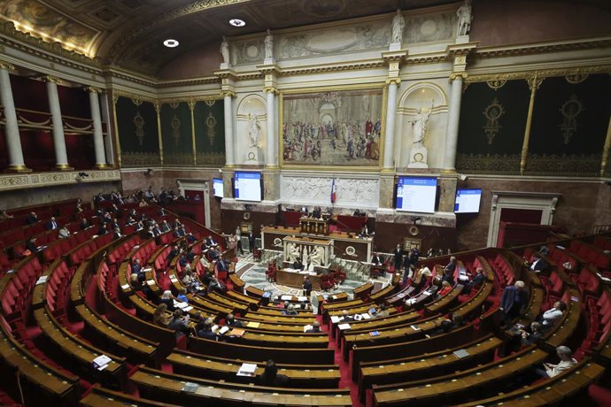 PARIS, 14 de janeiro de 2026 — O primeiro-ministro francês, Sebastien Lecornu, discursa antes da votação de moção de censura na Assembleia Nacional, em Paris, França, em 14 de janeiro de 2026. O governo francês liderado pelo primeiro-ministro Sebastien Le