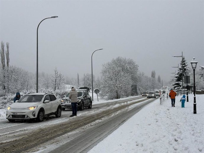 Benasque este sábado cubierto por la nieve.