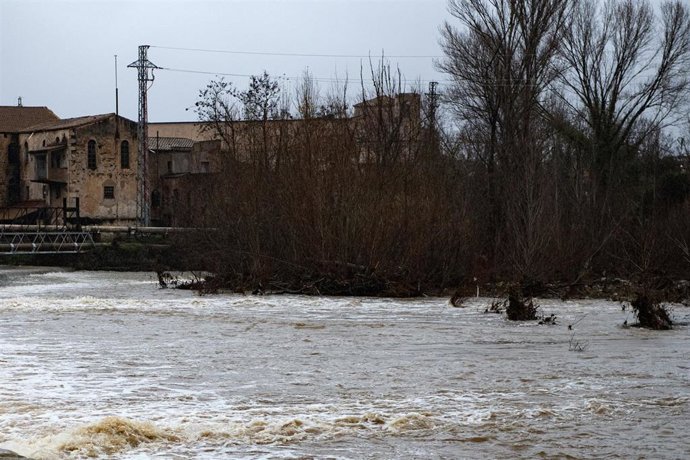 El Río Ter a su paso por Sarrià de Ter, a 27 de diciembre de 2025, en Girona, Catalunya (España)