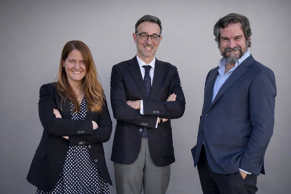 De izquierda a derecha, la gerente del área de Derecho Laboral de BDO Abogados en Valencia, Vanessa Marqués; el responsable del área de Derecho Laboral, Juan Antonio González Guillem, y el socio del área legal de BDO Abogados en Valencia,  Javier Gómez-