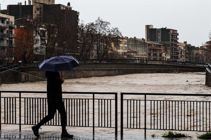 Estat del riu Onyar al seu pas per Girona durant el temporal