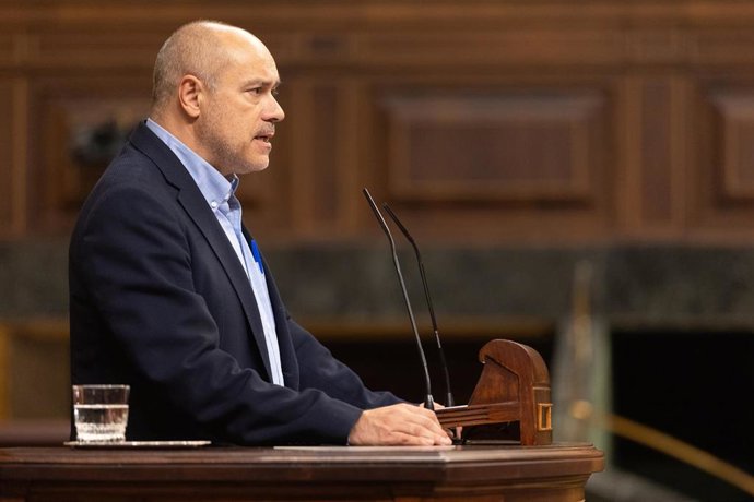 Archivo - El diputado de ERC Jordi Salvador i Duch, interviene durante una sesión plenaria, en el Congreso de los Diputados, a 14 de octubre de 2025, en Madrid (España). El BNG propone en el Congreso reducir la jornada laboral máxima legal en España de 40