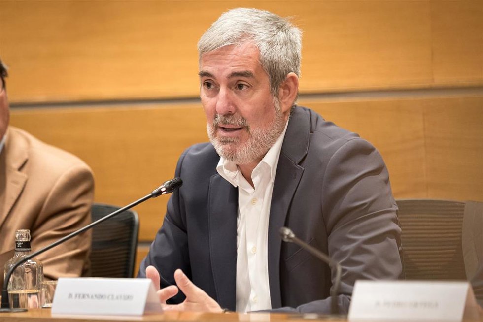 Archivo - El presidente del Gobierno de Canarias, Fernando Clavijo, interviene durante el seminario 'África: inversión en talento y desarrollo, en la sede de la CEOE, a 25 de septiembre de 2025, en Madrid (España). 