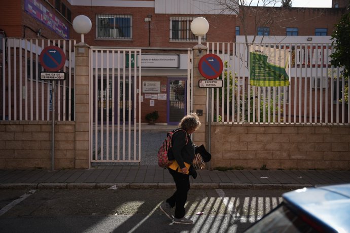 Fachada del IES Miguel de Cervantes, donde se han producido los hechos. A 20 de enero de 2026, en Sevilla