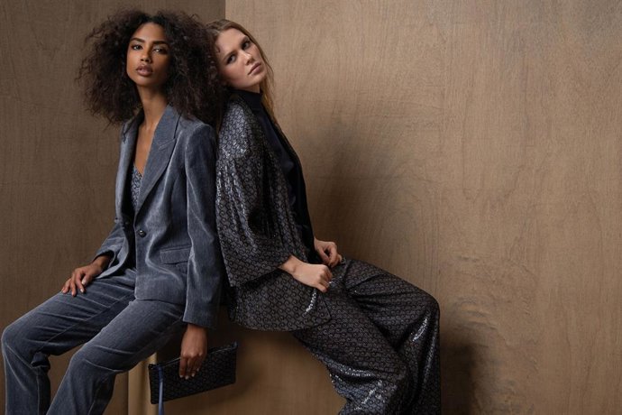 Archivo - Modelos con diseños de Surkana.