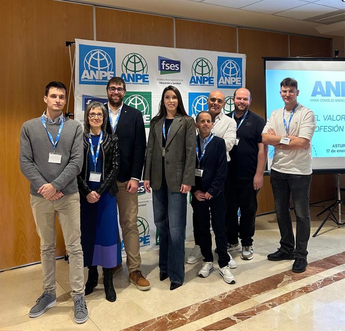 Nueva ejecutiva de ANPE Asturias, con la presidenta Mariela Fernández, en el centro.