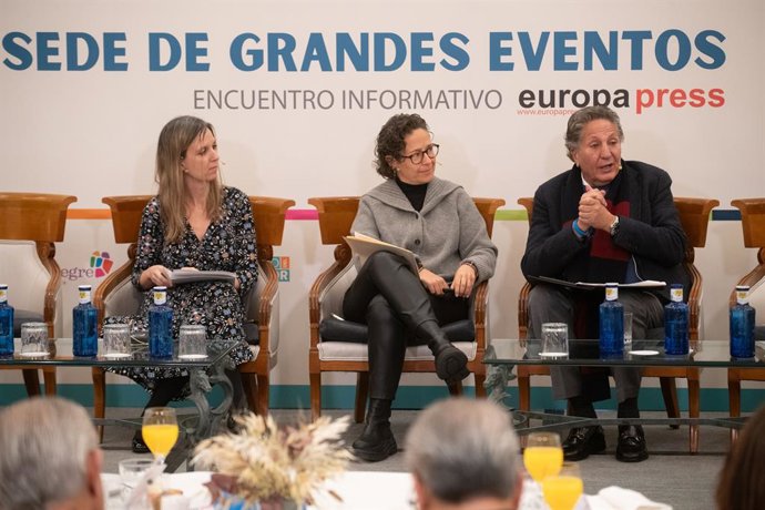 La subdirectora de Europa Press, María Pin, la secretaria de Turismo de Jalisco,  Michelle Fridman, y el empresario mexicano, Juan José Frangies, durante un encuentro informativo organizado por Europa Press, a 20 de enero de 2026, en Madrid (España).