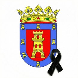 El Consistorio de Bujalance difunde el escudo del municipio con crespón negro en memoria de la vecina fallecida en Adamuz y del resto de víctimas del siniestro ferroviario.
