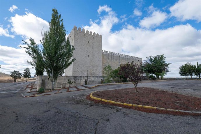 Imagen del castillo de Monzón (Palencia).