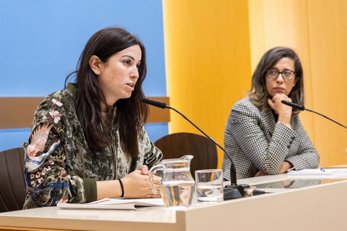 Las consejeras municipales de Medio Ambiente y Movilidad, Tatiana Gaudes, y Políticas Sociales, Marian Orós.