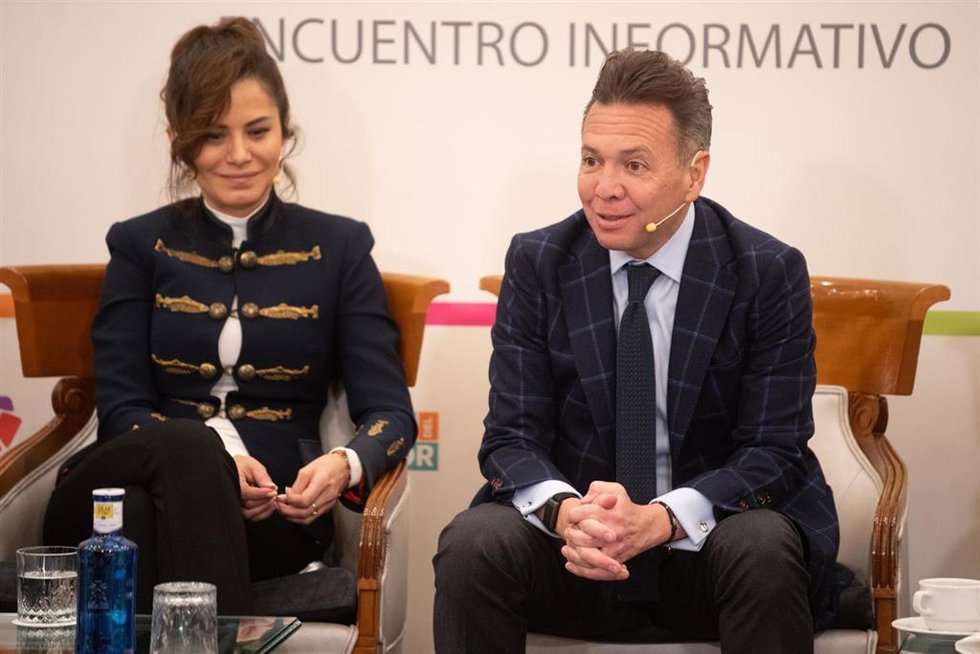 La alcaldesa de Guadalajara (México) Verónica Delgadillo, y el gobernador de Jalisco, Pablo Lemus, durante un encuentro informativo organizado por Europa Press, a 20 de enero de 2026, en Madrid (España).