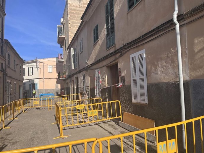 El Ayuntamiento precinta la vivienda afectada por el derrumbe en Manacor