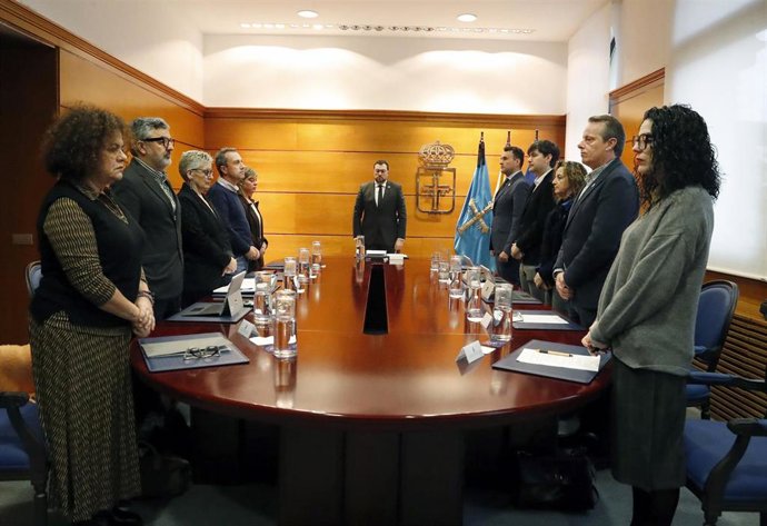 Minuto de silencio en la reunión del Consejo de Gobierno de este martes.