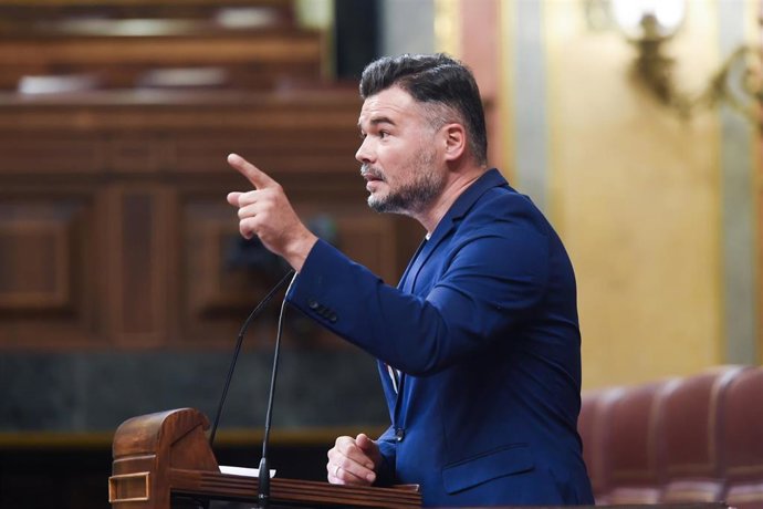 Archivo - El diputado de ERC Gabriel Rufián, durante una sesión plenaria en el Congreso de los Diputados, a 23 de septiembre de 2025, en Madrid (España).