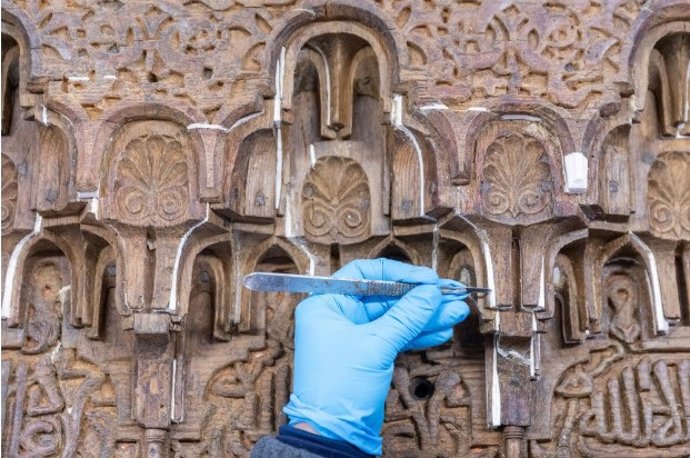 La Alhambra organiza una visita guiada a sus talleres de restauración