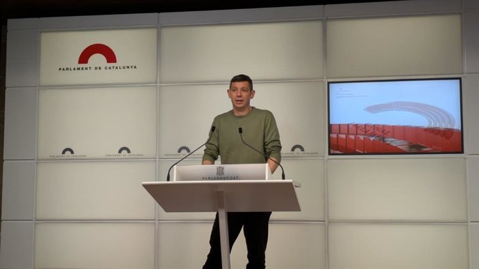 El diputado de la CUP en el Parlament Xavier Pellicer en rueda de prensa