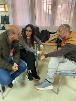 Psicólogos expertos en duelo y emergencias de la plantilla del Instituto Provincial de Bienestar Social que atienden a familiares de las víctimas del accidente ferroviario ocurrido en Adamuz.