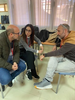 Psicólogos expertos en duelo y emergencias de la plantilla del Instituto Provincial de Bienestar Social que atienden a familiares de las víctimas del accidente ferroviario ocurrido en Adamuz.