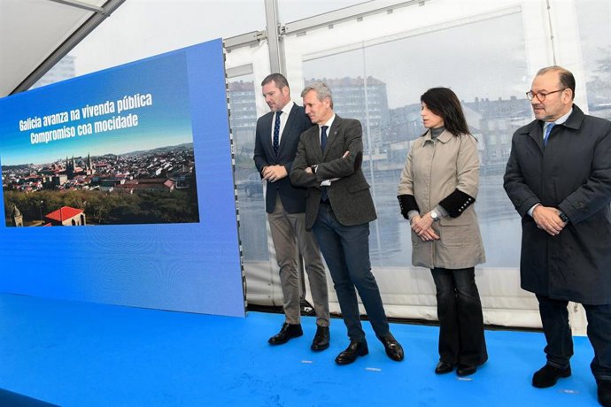 El presidente de la Xunta, la conselleira de Vivenda, el conselleiro de Cultura y el rector de la USC, en un acto en Santiago