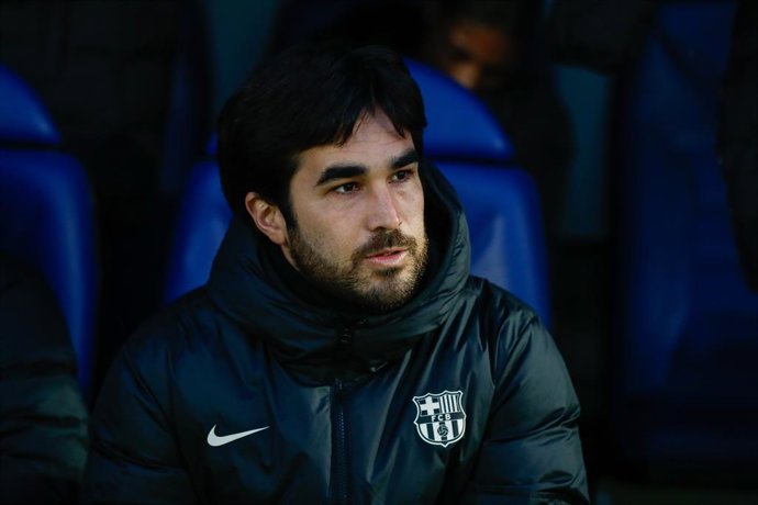 Archivo - Pere Romeu, head coach of FC Barcelona looks on during the Copa de la Reina Quarter Final match between Madrid CFF and FC Barcelona at Fernando Torres stadium on February 12, 2025, in Fuelabrada, Madrid, Spain.