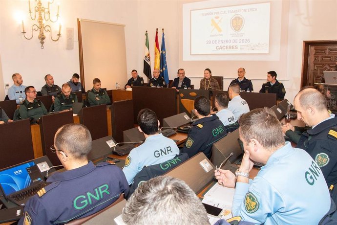 Guardia Civil y Guardia Nacional Republicana mantienen una reunión transfronteriza de coordinación en la Diputación de Cáceres.