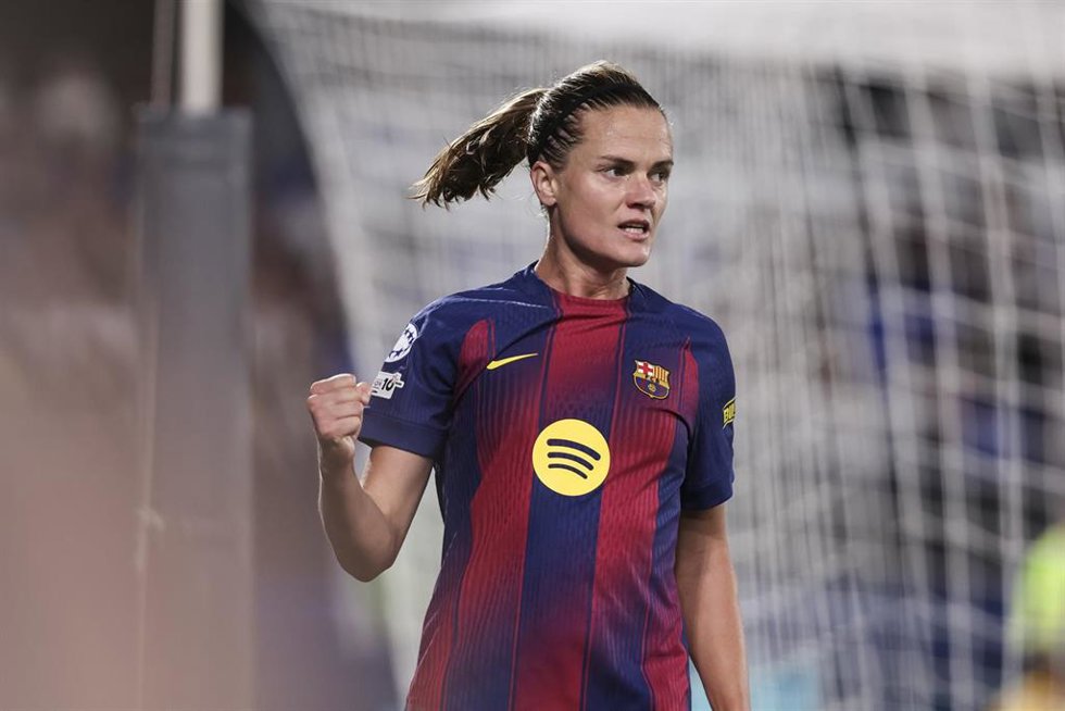Archivo - La capitana del FC Barcelona Femení, Irene Paredes, celebra un gol en la Liga de Campeones Femenina.