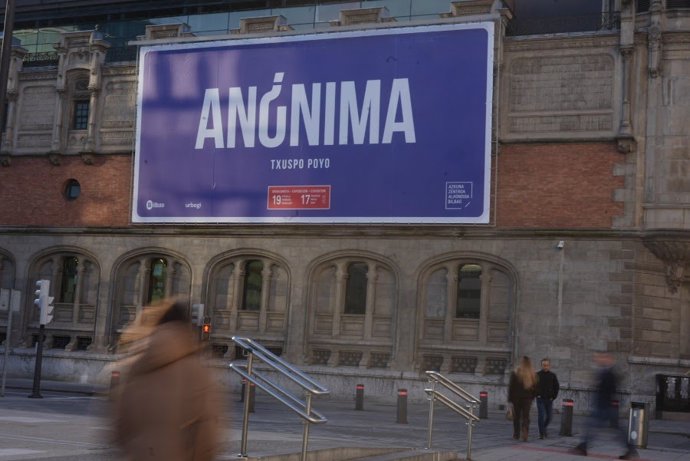 Bilboko Azkuna Zentroak Txuspo Poyo artistaren lanari buruzko 'Anónima' erakusketa aurkeztuko du otsailean