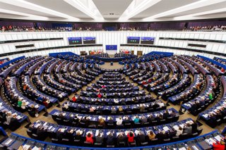 Archivo - 22 October 2025, France, Strassburg: Members of the European Parliament sit in the plenary chamber of the European Parliament and vote on a possible amendment to the Supply Chain Act. Photo: Philipp von Ditfurth/dpa